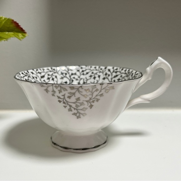 Queen Anne Bone China England Widemouth Teacup and Saucer 8 Silver - Picture 4 of 9